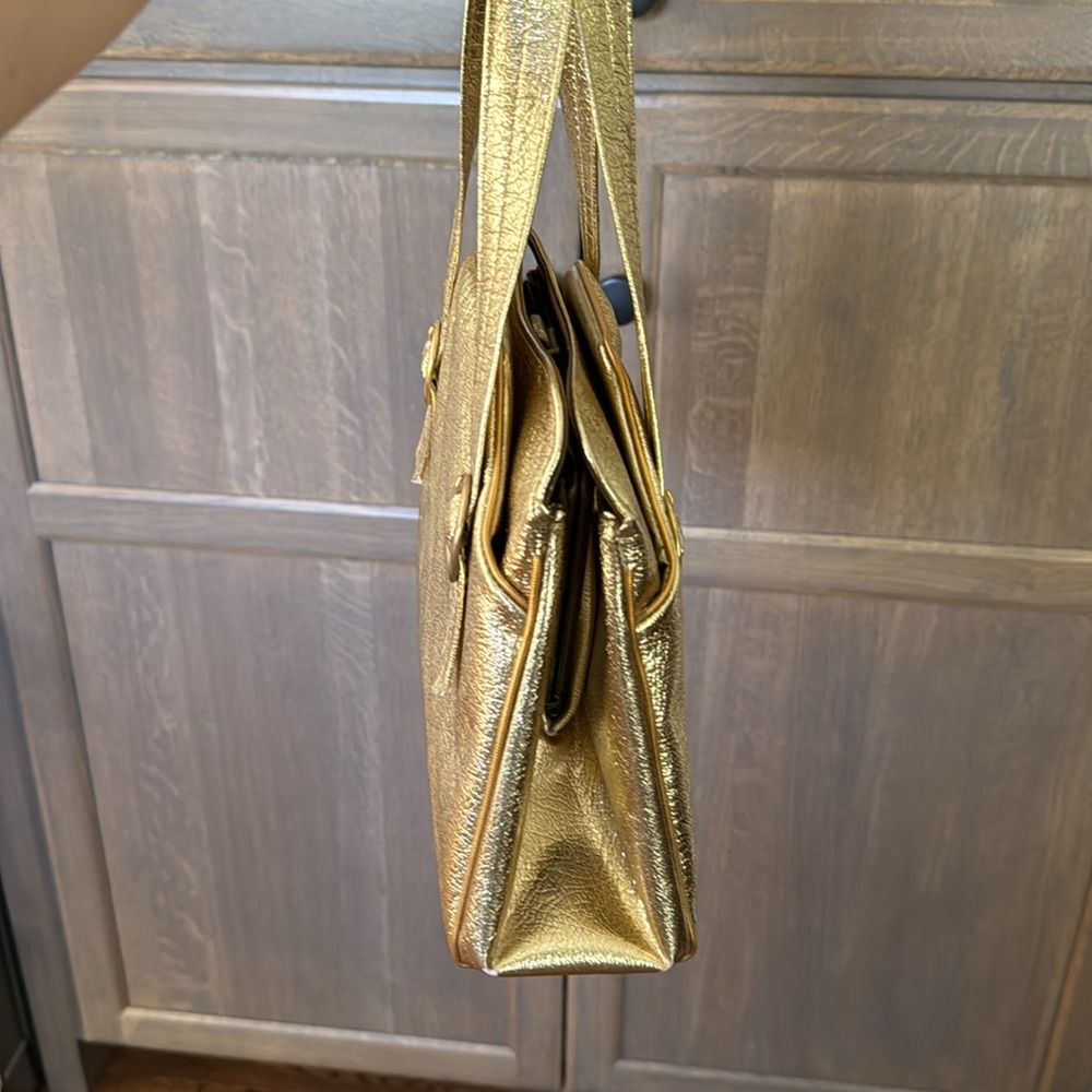 GOLD VINTAGE LOOK PURSE - Picture 2 of 9
